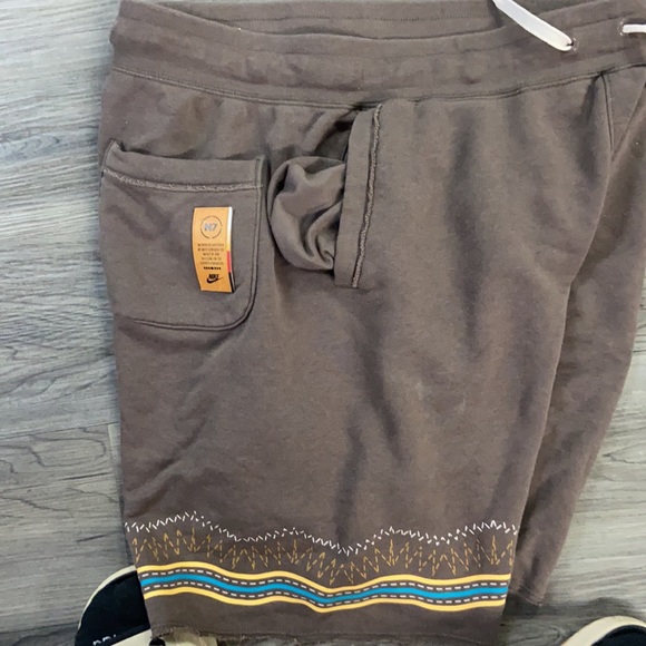 Nike Shorts Brown L - Picture 4 of 5